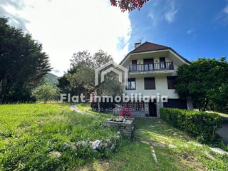 Chalet à Barrio montealegre. Chalet con 5 habitaciones amueblado con parking, piscina, calefa
