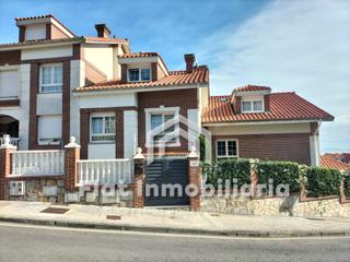 Chalet à Calle aureliano linares rivas 11