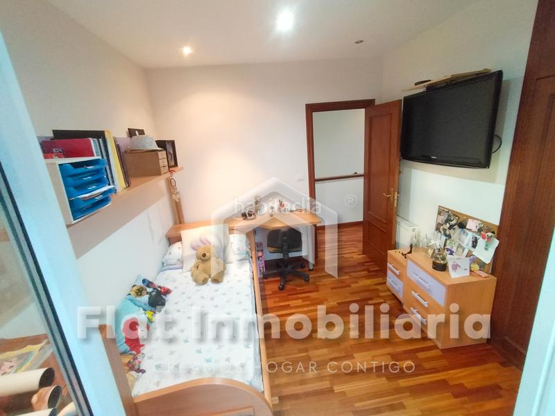 Foto 2ac99509-da47-41ca-bd51-506c20b92909. Casa aparellada a barrio sámano 85b a Samano Castro - Urdiales