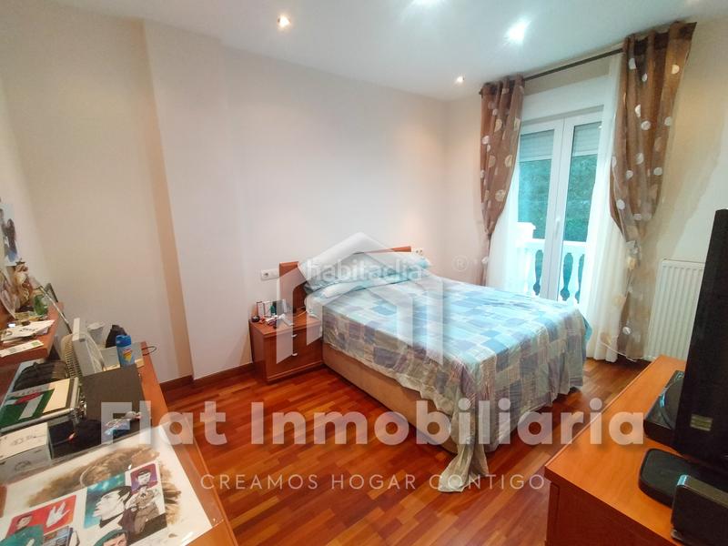 Foto 2f009e28-67f8-496a-b435-cc3a89c739d1. Casa aparellada a barrio sámano 85b a Samano Castro - Urdiales