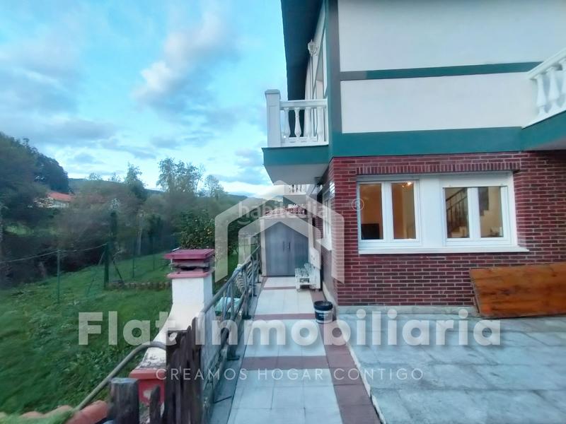 Foto a56a9c31-ebfb-4d29-9d2f-b41df93a5da2. Casa aparellada a barrio sámano 85b a Samano Castro - Urdiales