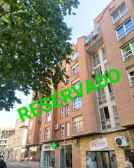 Etagenwohnung  Calle aranaz y vides. Piso en zona céntrica y tranquila.