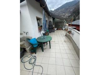 Appartement  N/a. Ático de dos habitaciones y terraza en el centro de escaldes