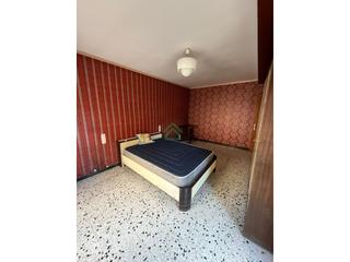 Pis  N/a. Piso de 4 habitaciones y parkingbox de 25 m por 222.000