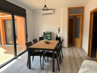 Piso  Calle terrats. Bajo de dos habitaciones y una terraza de 24 m