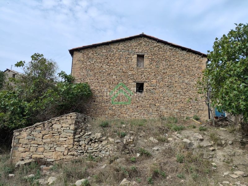 Foto ea72d8a1-4a43-48cf-93ad-e3a72831d774. Masia a Coll de Nargó