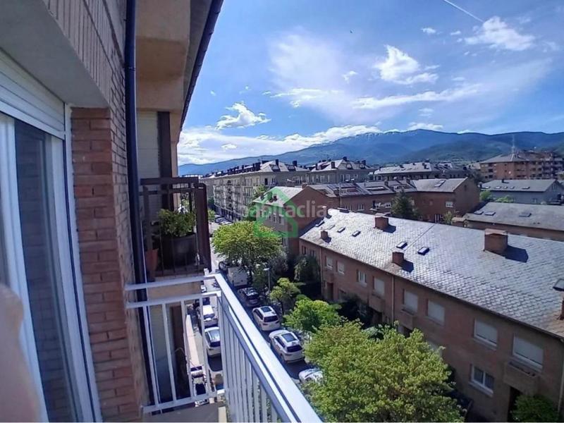 Foto 9a95418d-20bb-4012-8a0b-efc238006b26. Dúplex  de 110 m con chimenea, terraza y box doble en passeig del parc la seu durgell en Seu d´Urgell (La)