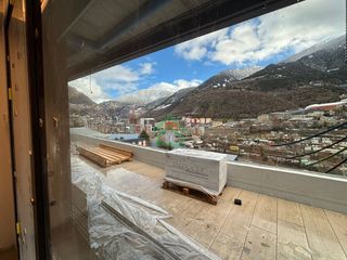 Rent Flat  Carrer prada motxilla. Sí, es de alquiler. y sí, es el piso soñado obra nueva