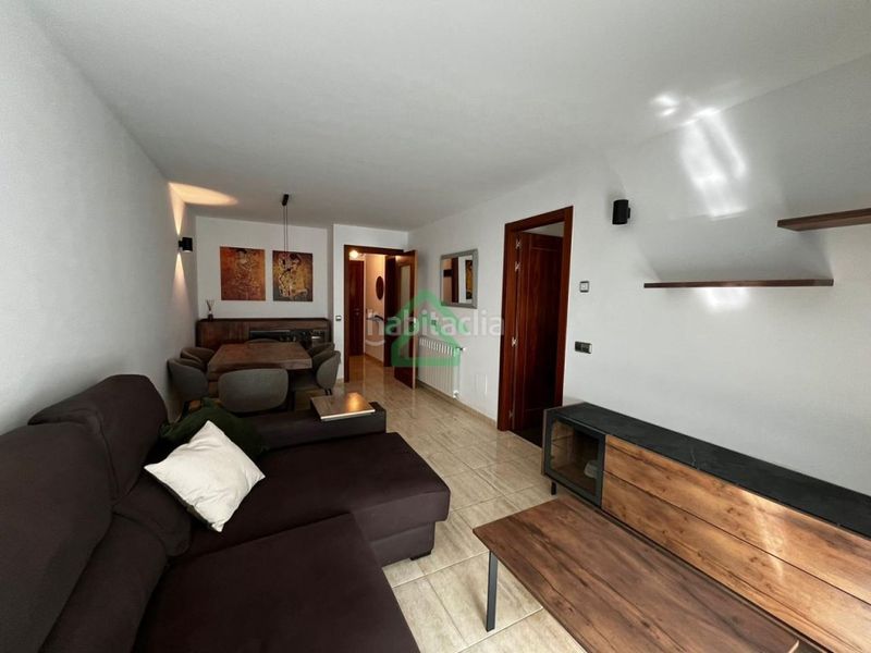 Foto f47a85da-5375-4e94-8dba-4ed5496df3b8. Pis a Encamp Encamp