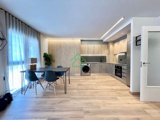 Etagenwohnung  Avinguda del cresp. �tico. reformado. y cobrando desde el primer d�a
