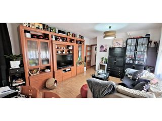 Apartamento en Santa Coloma. Piso de 2 habitaciones y 78m2 en sant coloma con una buena renta