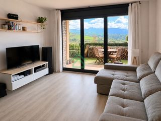 Pis  Calle del safareig-ag.aravell-. Vistas de película. sol todo el día. y un jardín que te hace olv