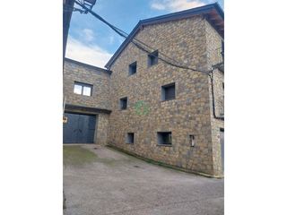 Xalet  Calle nord. Una casa con espacio, carácter y mil y una posibilidades.
