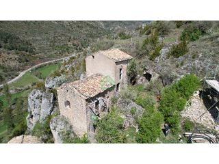 Pis  Camino santalo. No compras una casa rural. compras todo un pueblo de posibilidad