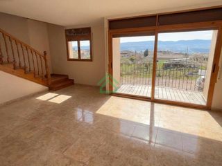 Casa  Calle carranima. 360 m. tres plantas. barbacoa. horno de le�a. cuatro habitacione