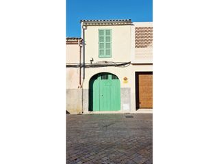 Mas  Calle sant domingo. Casa céntrica con patio, terraza y garaje propio en manacor