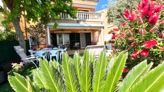 Chalet in Carrer de montevideu 1. Chalet unifamiliar con vistas al lago esperanza