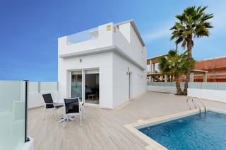 Chalet à Zona Carrefour - Urbanizaciones. Obra nueva  villa con 3 dormitorios, piscina, parking, solárium.