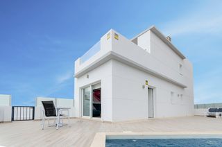 Xalet a Zona Carrefour - Urbanizaciones. Obra nueva  villa con 3 dormitorios, piscina, parking, solárium.