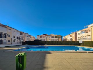 Miete Haus in La Veleta. Bungalow planta baja con piscina comunitaria