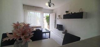 Lloguer Casa a Los Balcones-Los Altos. Adosado dúplex de 2 dormitorios en esquina, con patio y solarium