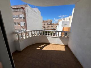 Apartament a Parque de las Naciones. Bonito piso seminuevo de 2 dormitorios, baño, orientación oeste.