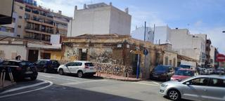 Terreno residencial en Las Piscinas Naturales. Solar en esquina en torrevieja céntrico