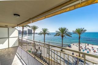 Apartament a Las Piscinas Naturales. Apartamento reformado con vistas al mar en torrevieja