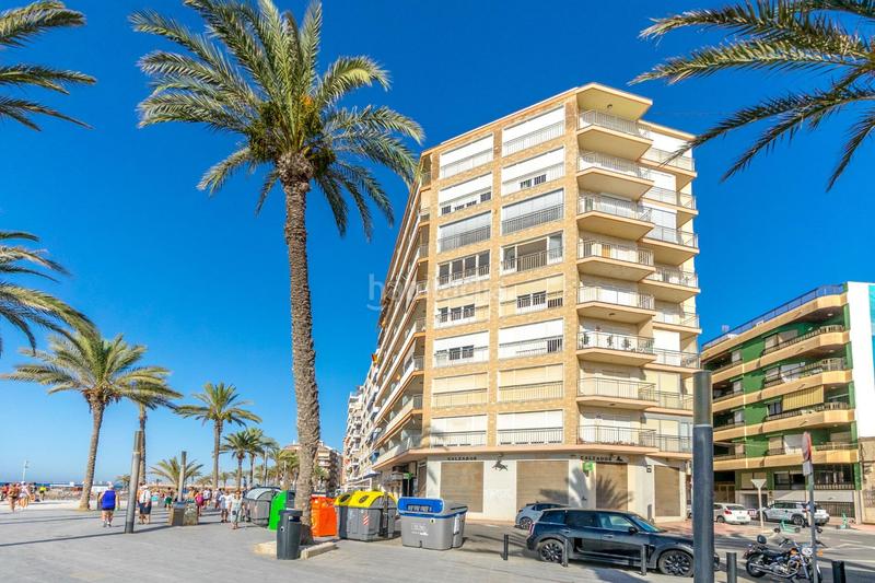 Foto 8cef776f-2776-45a4-8438-9b21e8f67f97. Piso  reformado en primera línea de playa, con vistas despejadas al mar en Torrevieja