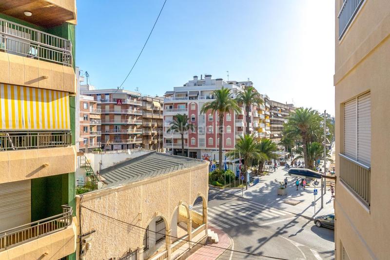 Foto 988abb72-4234-4ac8-bdd6-c1ef6ce822be. Piso  reformado en primera línea de playa, con vistas despejadas al mar en Torrevieja
