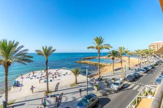 Pis a Las Piscinas Naturales. Piso reformado en primera línea de playa, con vistas despejadas
