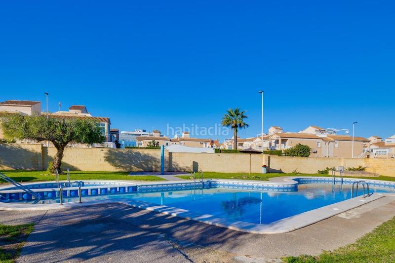 Foto 0725b718-53bc-4e9c-8f85-6e7053178a8b. Chalet  con piscina comunitaria en venta en Torrevieja