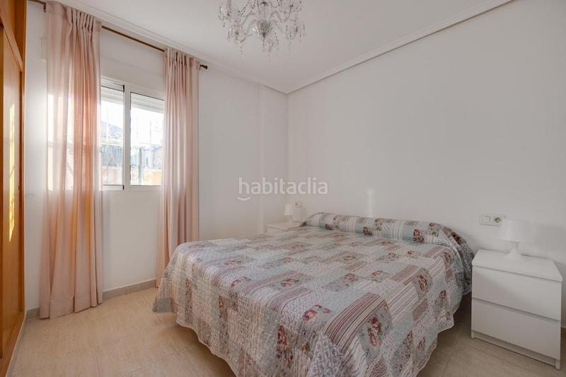 Foto 41c587ab-5180-4206-8973-63eb291d15ce. Chalet  con piscina comunitaria en venta en Torrevieja