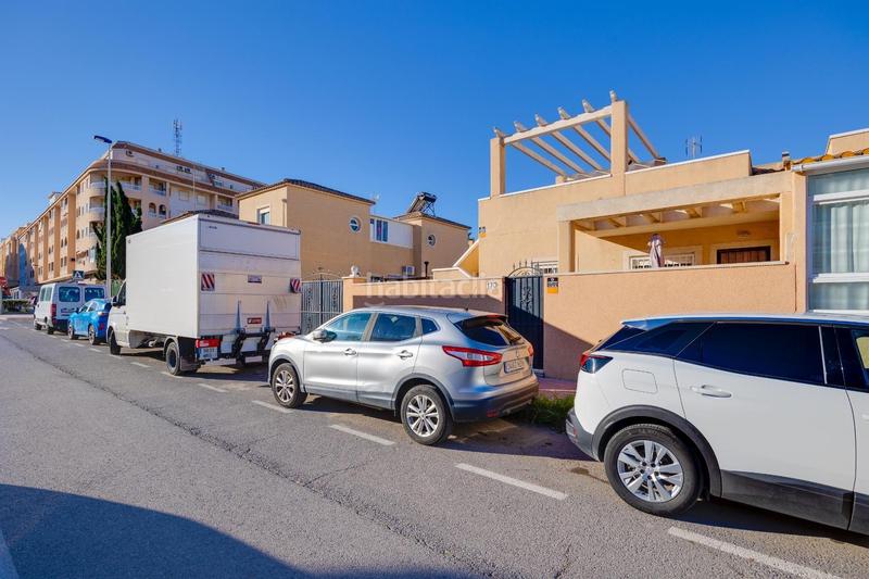 Foto 534f13fd-f877-426b-8586-39604a6b497a. Chalet  con piscina comunitaria en venta en Torrevieja