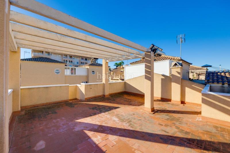 Foto 540385b5-2571-462f-94ab-d4ae1be94526. Chalet  con piscina comunitaria en venta en Torrevieja