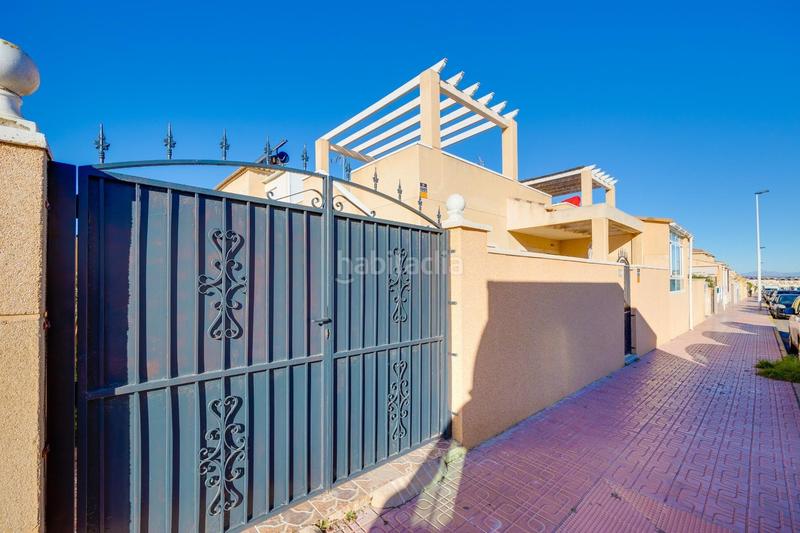 Foto 56b4e246-5287-497c-a843-a1ec1b2c8830. Chalet  con piscina comunitaria en venta en Torrevieja