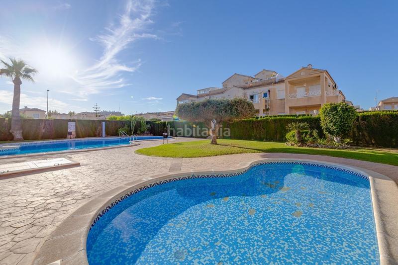Foto 67732423-e038-449c-a402-08b6507b21ca. Chalet  con piscina comunitaria en venta en Torrevieja