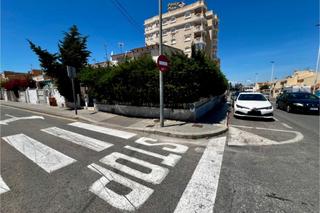 Maison jumelée à Nueva Torrevieja. Casa en esquina con gran jardin en torrevieja