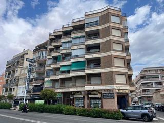 Apartament a Puerto Deportivo. Piso céntrico con vistas al mar de 3 dormitorios y orientación s