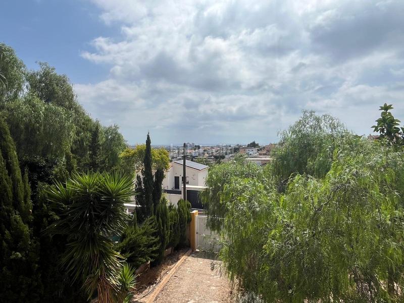 Foto ddd0f123-5a96-4c5d-b156-7a3d9372a1ec. Chalet extraordinaria ubicación de chalet en los balcones con vistas al mar en Torrevieja