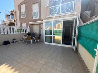 Maison jumelée à Aguas Nuevas. Precioso adosado planta baja de 2 dormitorios, parking, piscina