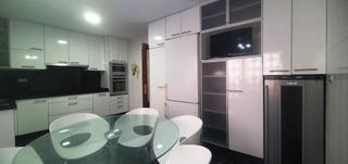 Pis a Centro - Muelle Pesquero. Amplio piso céntrico de 4 dormitorios, 3 baños, trastero y parki