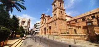 Appartamento in Centro - Muelle Pesquero. Amplio piso céntrico de 4 dormitorios, 3 baños, trastero y parki