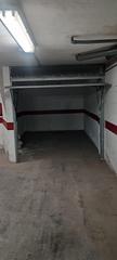 Parking coche en El Molino. Amplio garaje cerrado con entrada de rampa fácil de maniobra