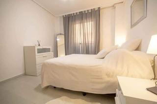 Pis a Puerto Deportivo. Bonito piso de 2 dormitorios y 1 baño, céntrico y a un paso de l