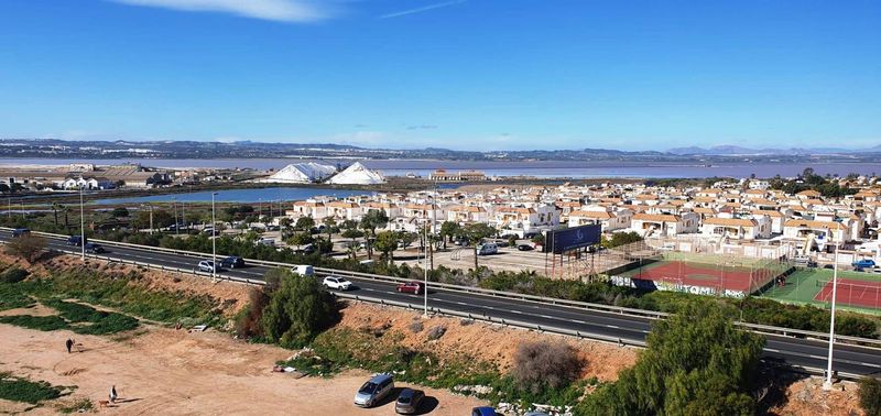 Foto a4b3d86d-efdd-4b09-a76b-b37da97aa7d6. Attique avec piscine dans Parque de las Naciones Torrevieja