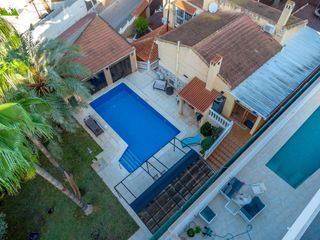 Chalet in Los Balcones-Los Altos. Chalet con piscina privada en esquina con jacuzzi y sauna
