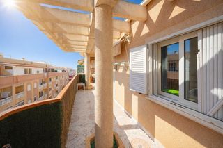 Àtic a Parque de las Naciones. Ático con amplia terraza en el centro de torrevieja