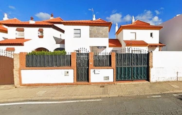 Foto 1ac1a7cd-d470-44bd-a3a6-8d6b3125be6e. Casa adossada amb aparcament a Ayamonte ciudad Ayamonte