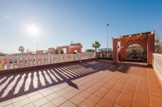 Xalet a Parque Acuático - Sector 25. Chalet independiente con piscina en aguar nuevas